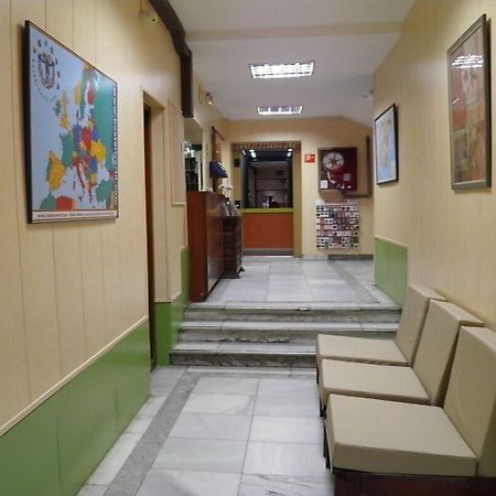Nuria Hostal Madryt Zewnętrze zdjęcie