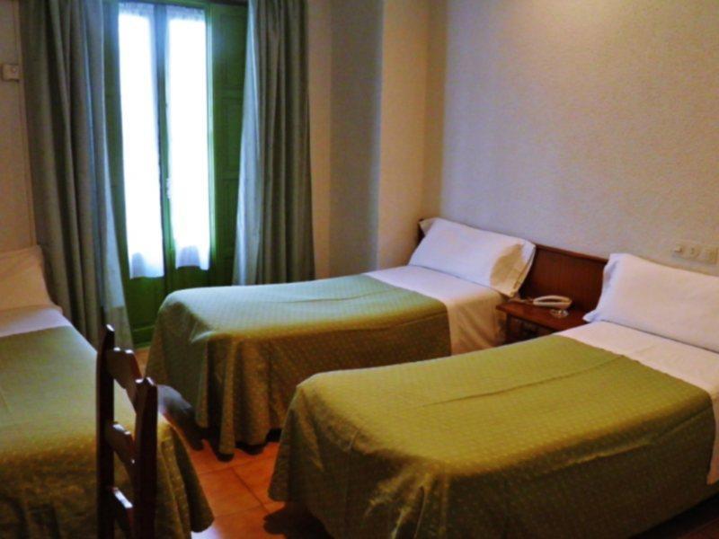 Nuria Hostal Madryt Zewnętrze zdjęcie